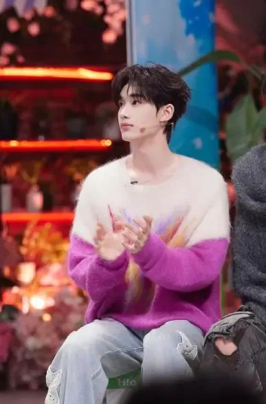 賈冰于洋張子楓胡先煦攜新電影做客好六街，劉宇寧被迫洗了個淋浴高瀚宇被水噴出表情包