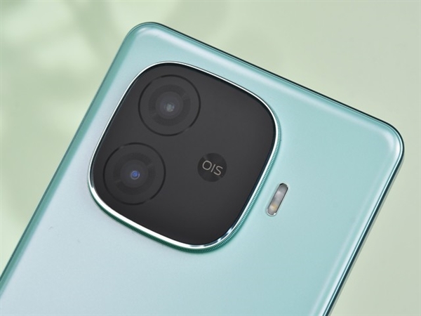 iQOO Z9 Turbo上手：1999元同檔佳性能手機(jī)