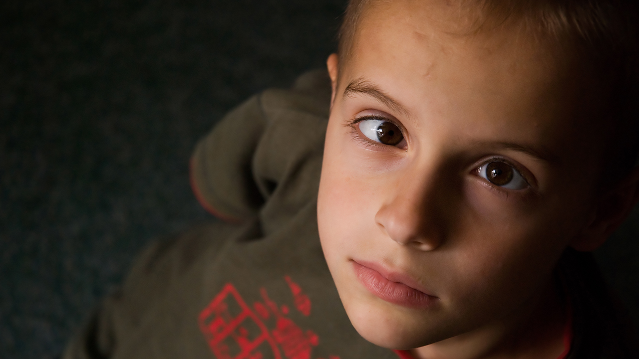 小孩左邊有點斗雞眼正常嗎