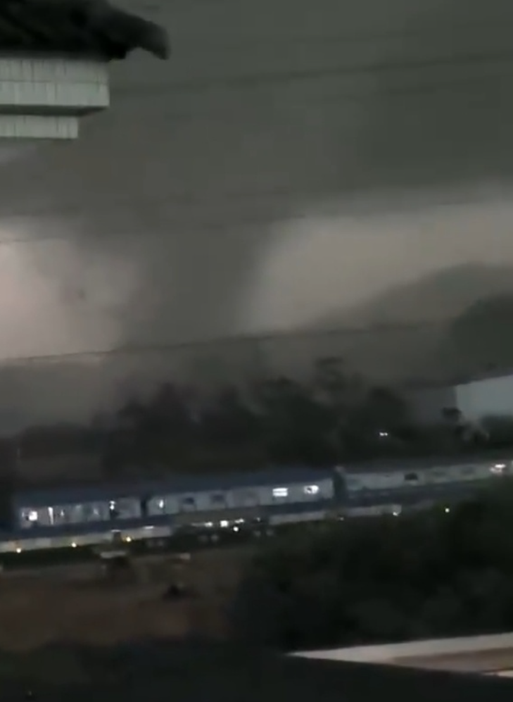 廣州提醒雷擊大風(fēng)致災(zāi)風(fēng)險(xiǎn)極高，龍卷風(fēng)+冰雹+強(qiáng)雷雨 6