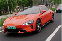 雷軍帶SU7車隊拜訪北汽集團：感謝對小米汽車巨大幫助