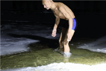 我們找到了冬泳怪鴿 發(fā)現(xiàn)他不是圣人