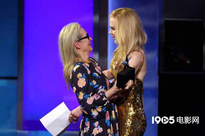 妮可·基德曼獲AFI終身成就獎(jiǎng) 梅姨為其頒獎(jiǎng)并致辭
