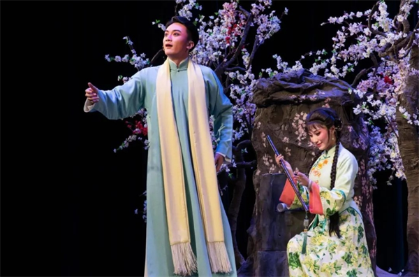 燕京新語丨北大學(xué)子集體“催更”的越劇來了，上越透露明年將把越劇文化周送進(jìn)校園