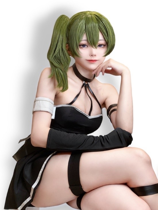 日本櫻花妹COS《芙莉蓮》尤貝爾 臭臉妹擁有好身材