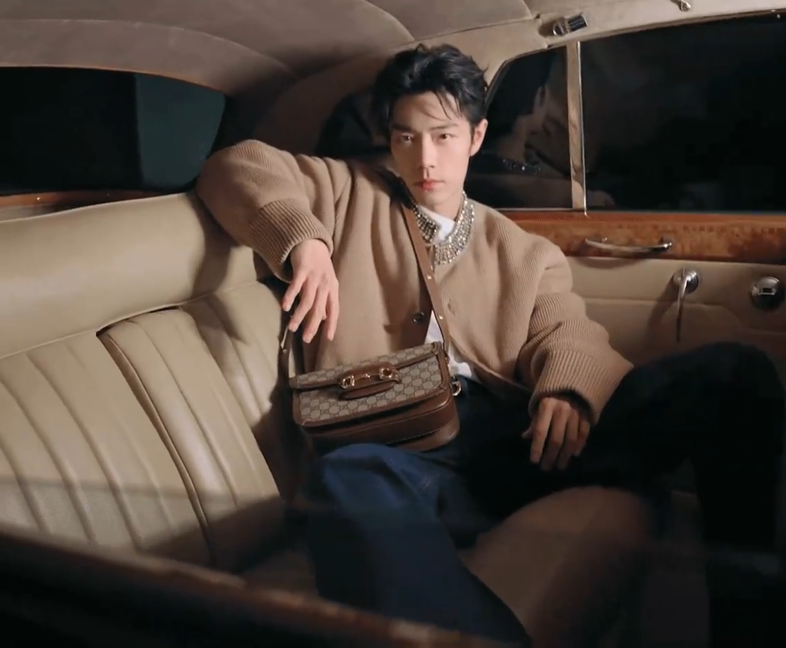 肖戰(zhàn)的秒換挑戰(zhàn)，18秒內(nèi)頻繁變換服裝 8