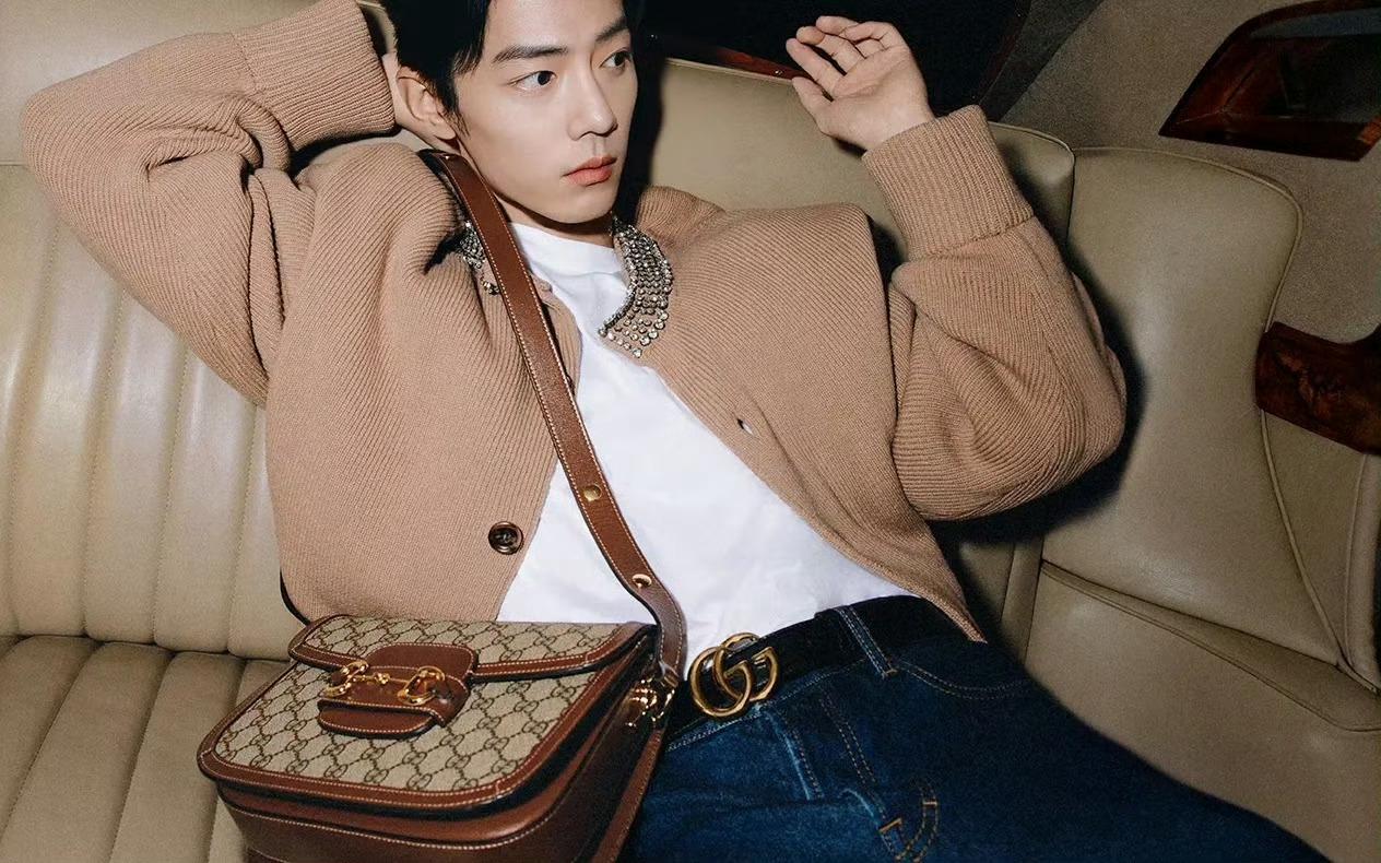 肖戰(zhàn)的秒換挑戰(zhàn)，18秒內(nèi)頻繁變換服裝 16