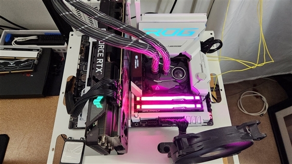 13/14代酷睿i9頻繁崩潰、藍屏 英特爾回應：主板問題