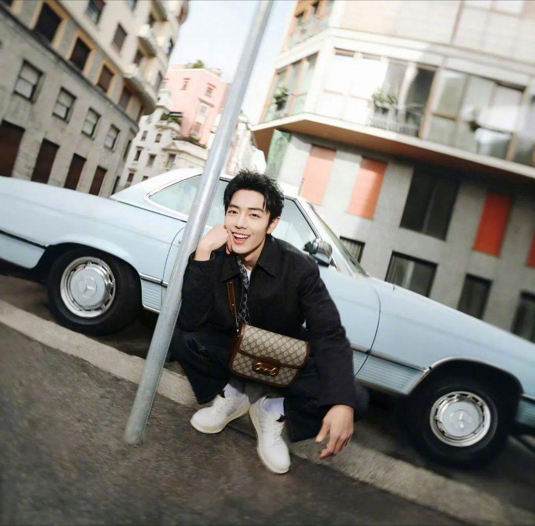 肖戰(zhàn)的秒換挑戰(zhàn)，18秒內(nèi)頻繁變換服裝 12