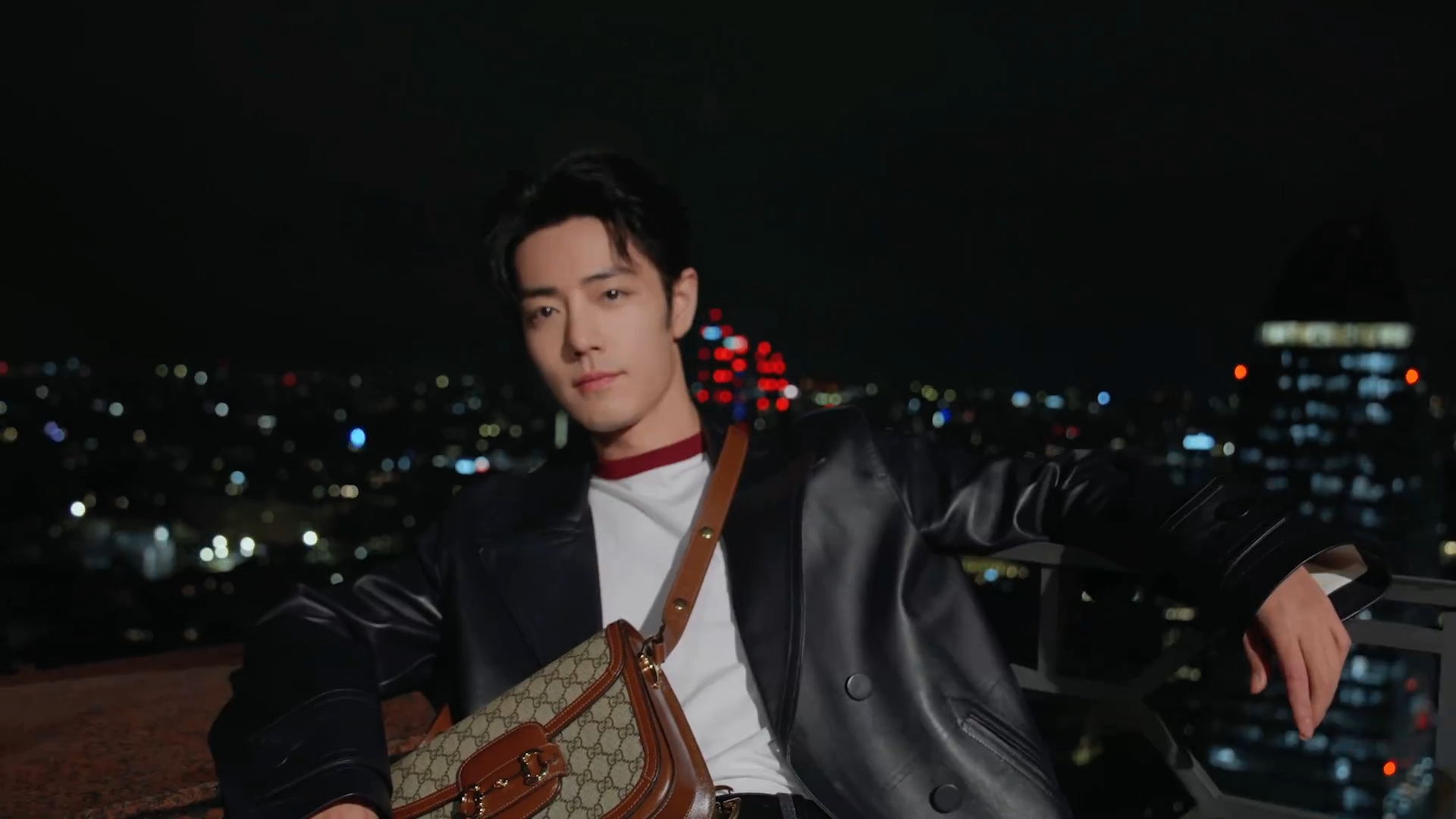 肖戰(zhàn)的秒換挑戰(zhàn)，18秒內(nèi)頻繁變換服裝 4