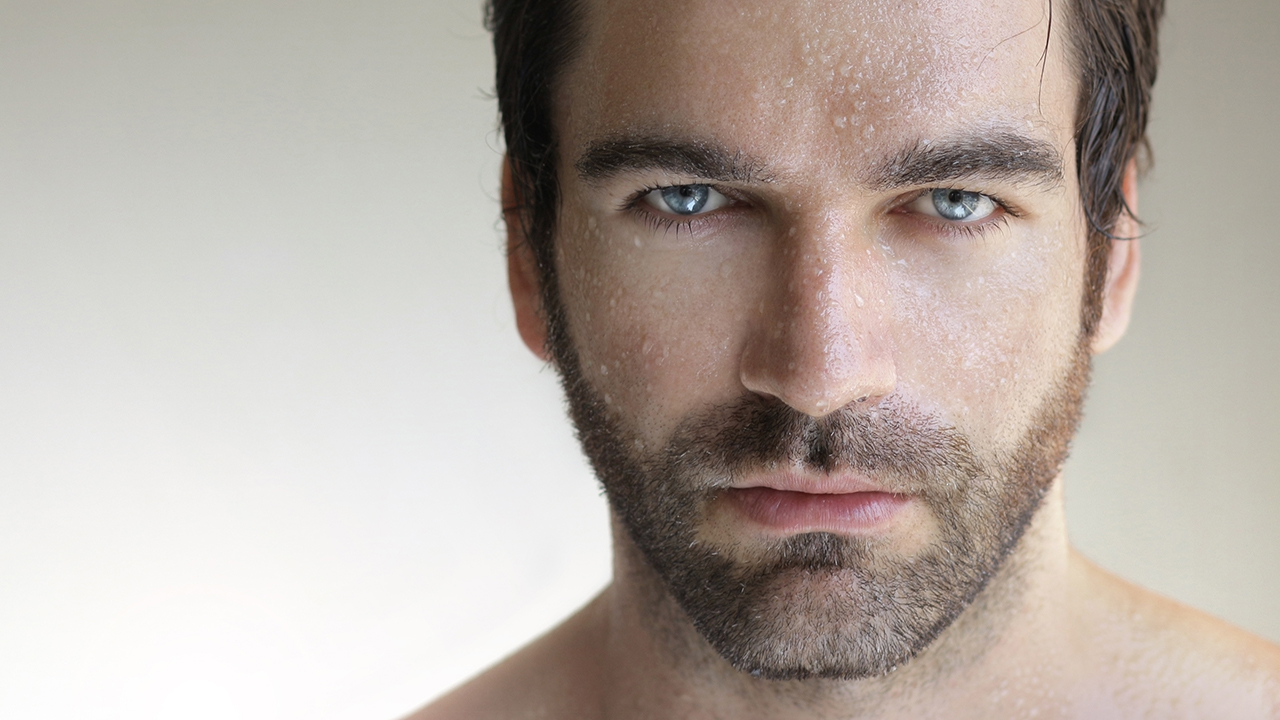 背部密麻麻的痘痘是艾滋病嗎