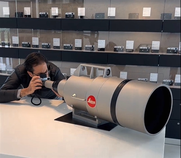 售價200萬美元的望遠(yuǎn)鏡頭