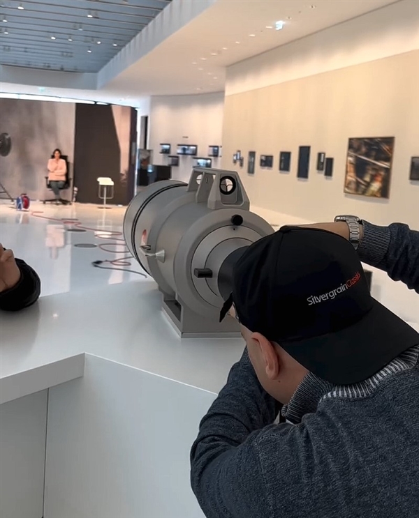 售價200萬美元的望遠(yuǎn)鏡頭