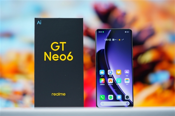 第三代驍龍8s僅2099元！真我GT Neo6蒼野駭客圖賞