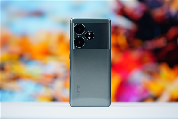 第三代驍龍8s僅2099元！真我GT Neo6蒼野駭客圖賞