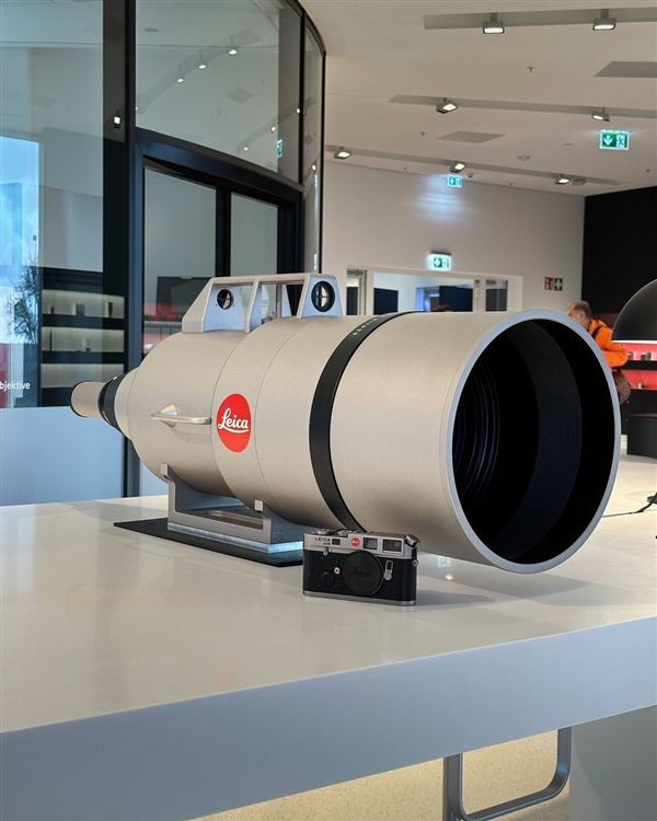 售價200萬美元的望遠(yuǎn)鏡頭