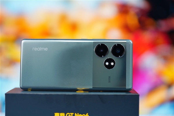 第三代驍龍8s僅2099元！真我GT Neo6蒼野駭客圖賞