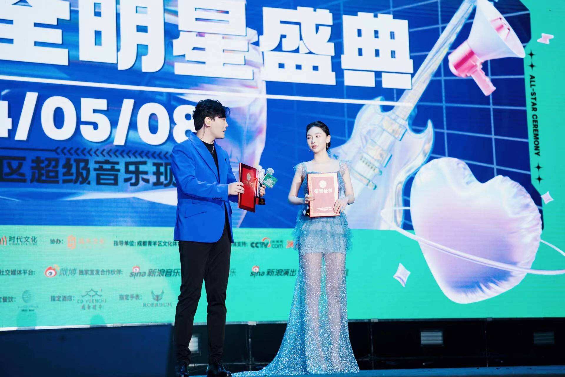 賀敬軒2024新音樂(lè)榜憑《羅曼蒂克的愛(ài)情》再拿大灣區(qū)熱歌獎(jiǎng)