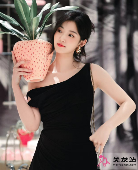 盧昱曉千金妝造型 仙氣減齡高級時(shí)尚 盧昱曉千金妝造型 仙氣減齡高級時(shí)尚