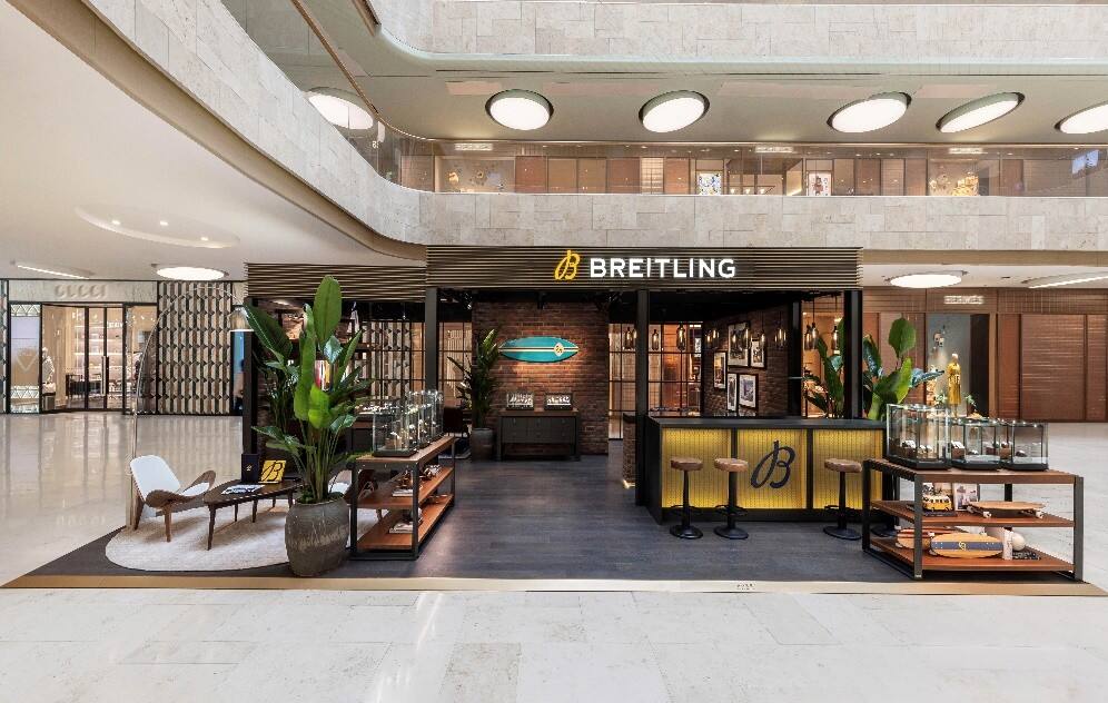 百年靈140年“海陸空”限時(shí)巡展登陸南京德基廣場