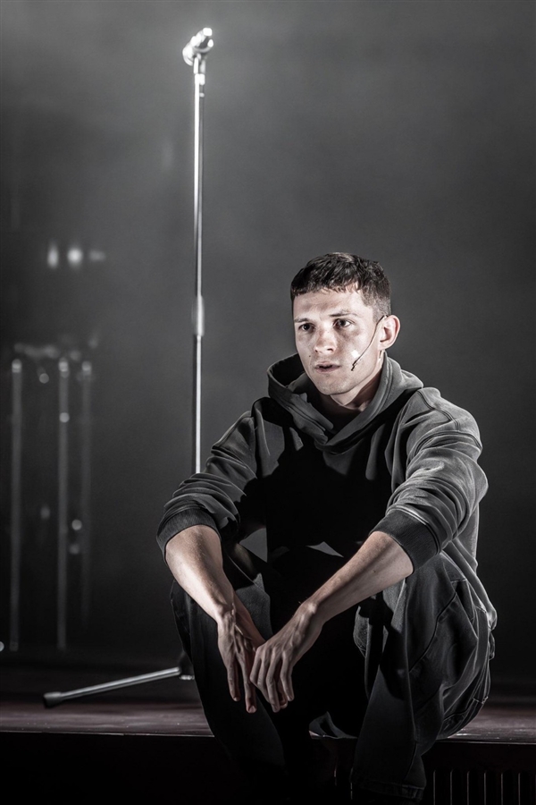 荷蘭弟舞臺劇《羅密歐與朱麗葉》劇照出爐：黑人朱麗葉亮相