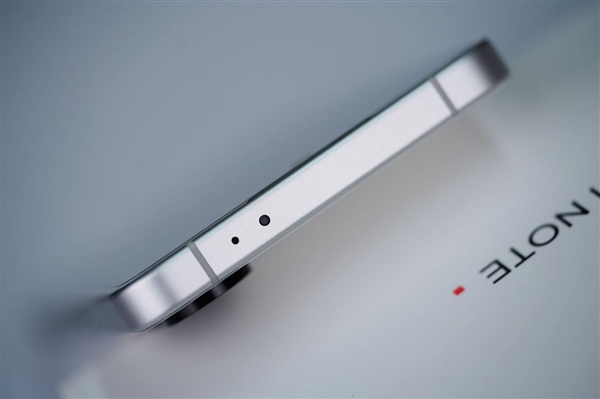 罕見純白面板！魅族21 Note圖賞