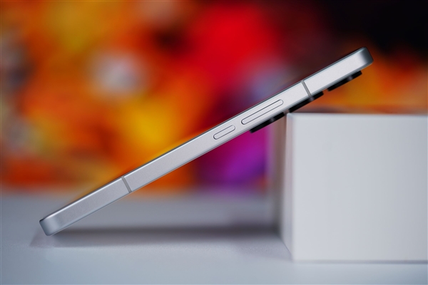 罕見純白面板！魅族21 Note圖賞