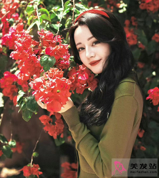 迪麗熱巴千金發(fā)型 溫婉優(yōu)雅頗氣質(zhì)