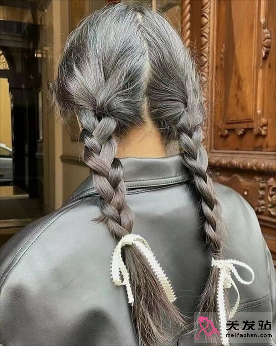 芭蕾風(fēng)絲帶發(fā)型 甜酷減齡不失個性