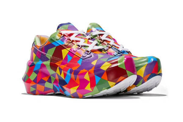川久保玲CDG x Salomon 合作萬(wàn)花筒外型聯(lián)名鞋款