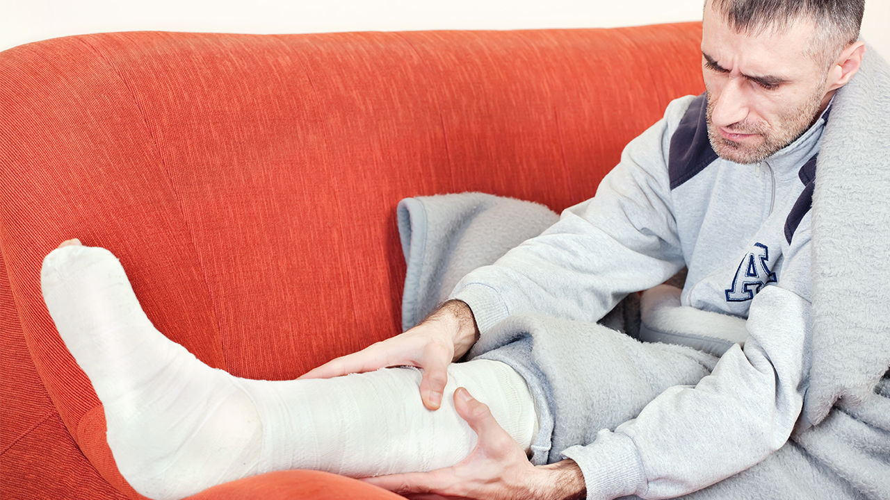 骨裂處摸著有點(diǎn)鼓正常嗎