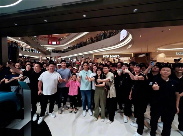 雷軍“微服私訪”：兩天奔四城、3900萬人云跟車