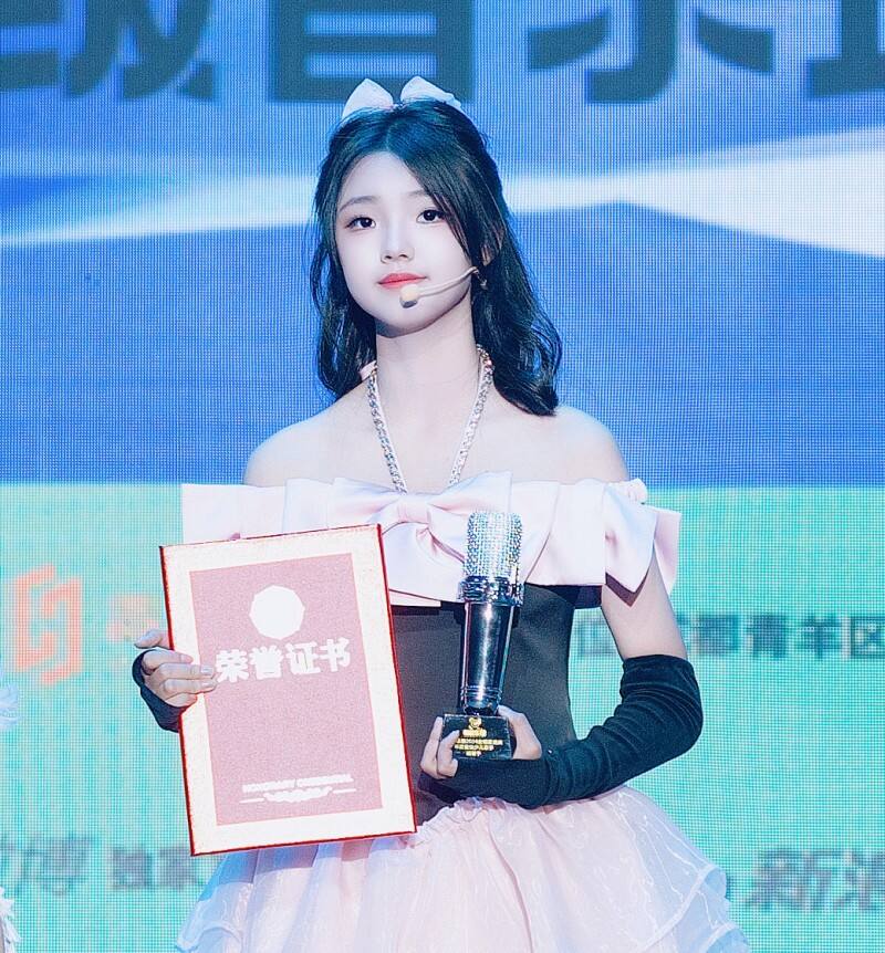 新音樂榜2024全明星盛典 少女歌手胡馨予奪獎(jiǎng)并獻(xiàn)唱