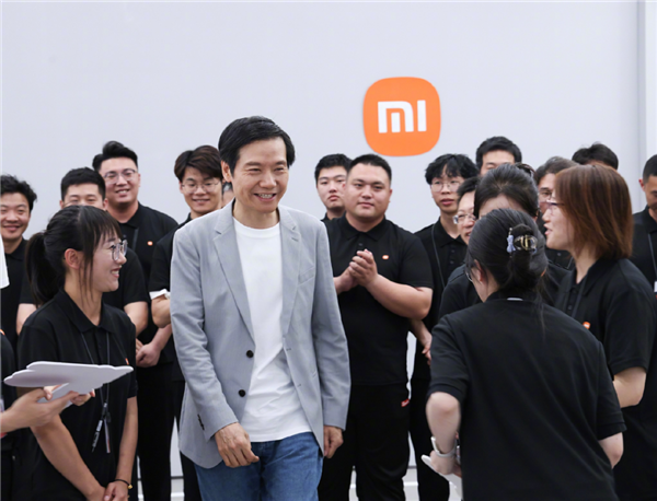 雷軍“微服私訪”：兩天奔四城、3900萬人云跟車