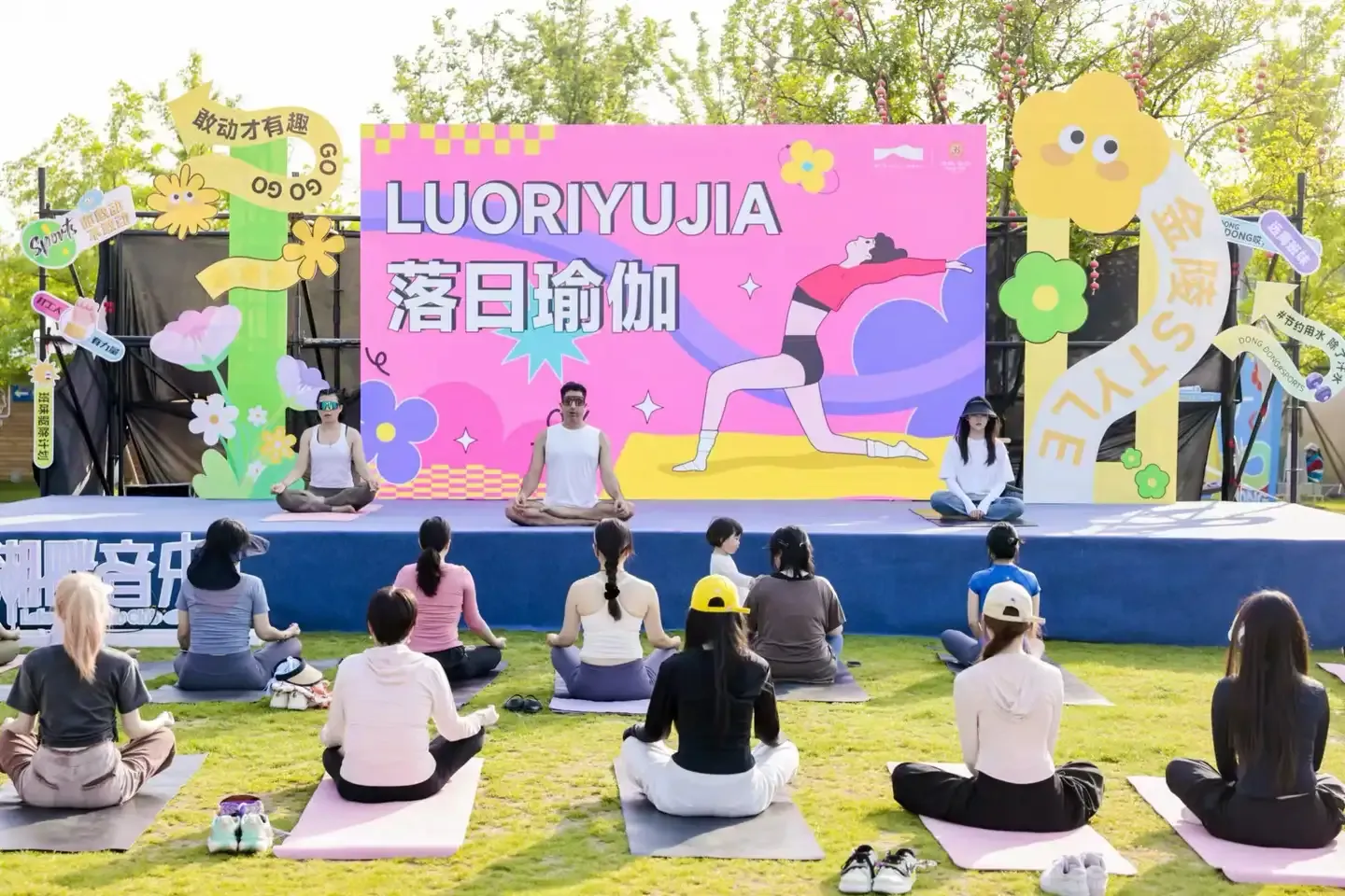 一站式玩轉(zhuǎn)環(huán)湖！“玄武湖畔·夜美金陵嘉年華”開幕