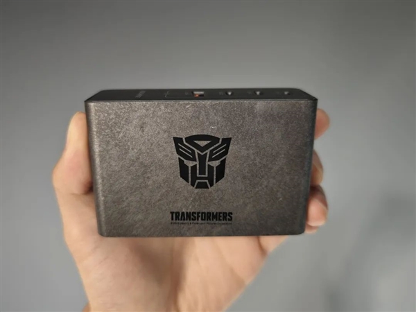 看完國外媒體慢悠悠的巨型充電頭：我替他們窒息了