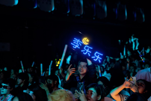 李樂(lè)樂(lè)榮獲新音樂(lè)榜年度最具人氣網(wǎng)絡(luò)女歌手 《遺憾的過(guò)客》展現(xiàn)獨(dú)特魅力