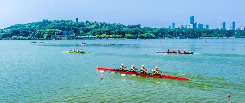 一站式玩轉(zhuǎn)環(huán)湖！“玄武湖畔·夜美金陵嘉年華”開幕