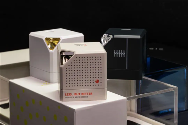 看完國外媒體慢悠悠的巨型充電頭：我替他們窒息了