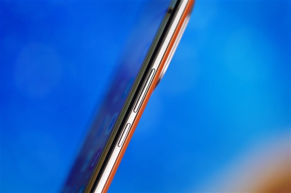 旗艦素皮+6000mAh大電池！vivo Y200圖賞