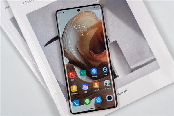 具辨識度的moto旗艦！moto X50 Ultra上手