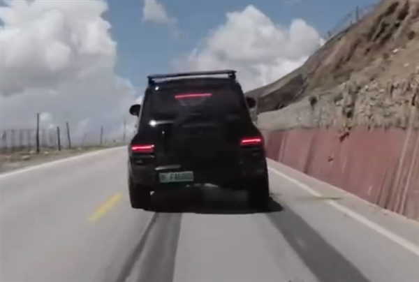 大V開(kāi)坦克700被落石擊中結(jié)果萬(wàn)幸 坦克CEO：整體處理的沒(méi)毛病 很冷靜