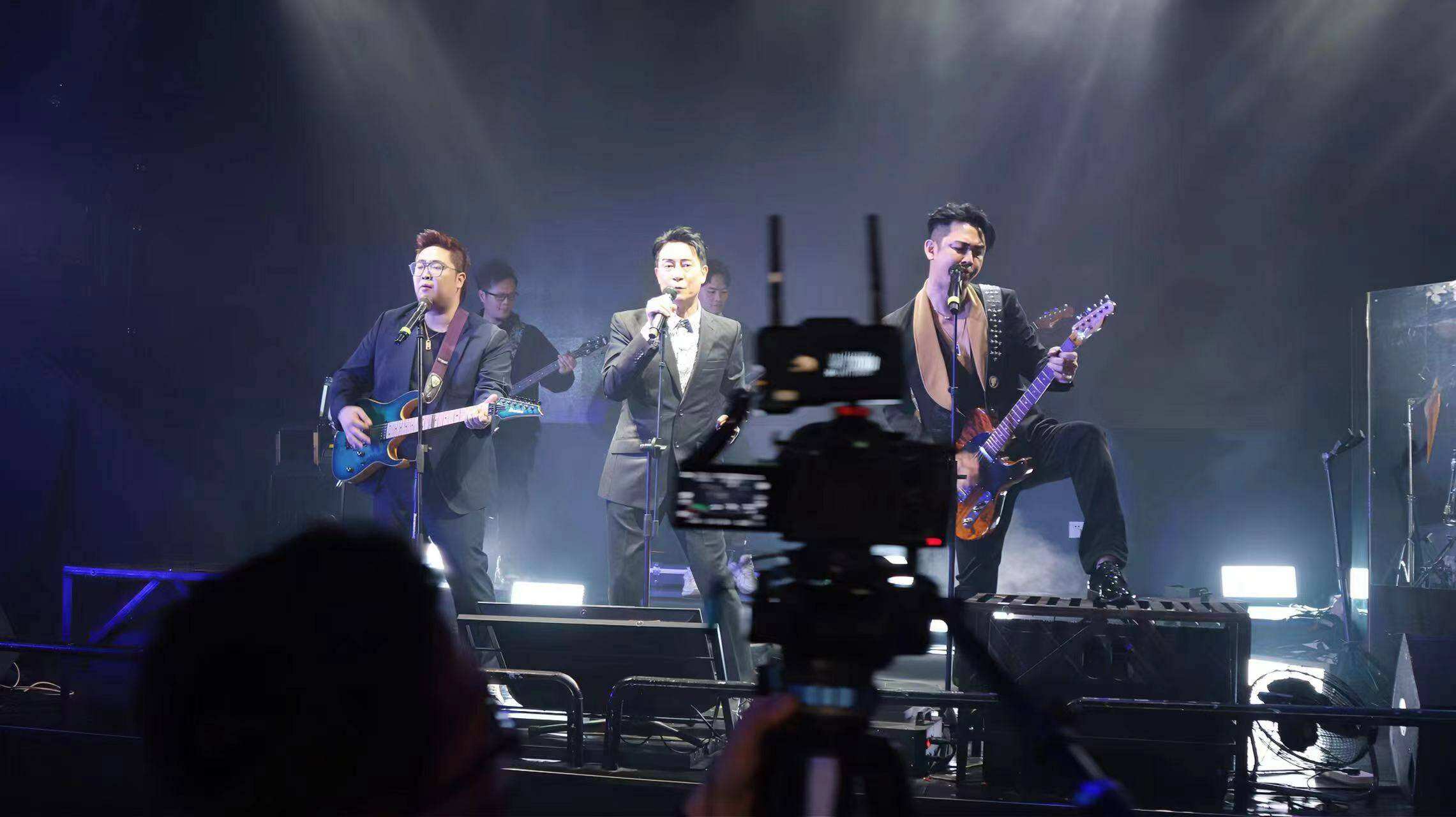 郭力行劉錫明牛哥新曲《兄弟》上線！實力詮釋三個年代的兄弟情深！