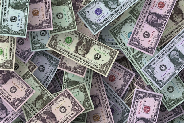 美聯(lián)儲報告：近四成美國成年人拿不出400美元應(yīng)急現(xiàn)金