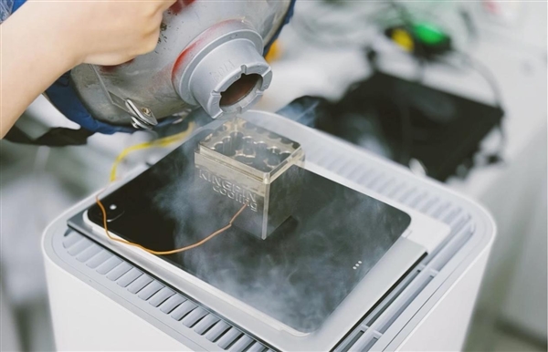 這回不容易掰彎了！蘋果新款iPad Pro暴力測試