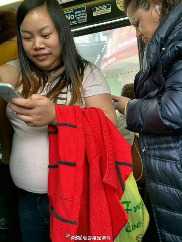 中國(guó)初代網(wǎng)紅在美國(guó)被偷拍 最新照引圍觀：鳳姐回應(yīng)稱尊重隱私 拒絕偷拍