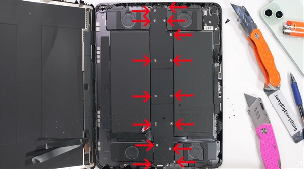 這回不容易掰彎了！蘋果新款iPad Pro暴力測試