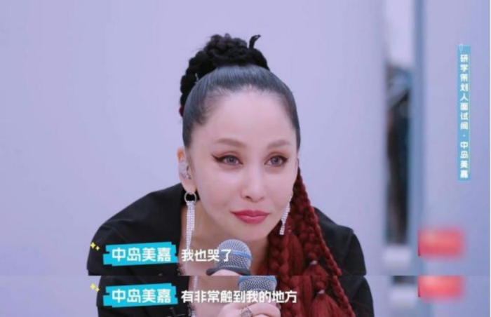 凡清受邀獻聲“申城之夜”群英歌舞晚會，用歌聲添暖意