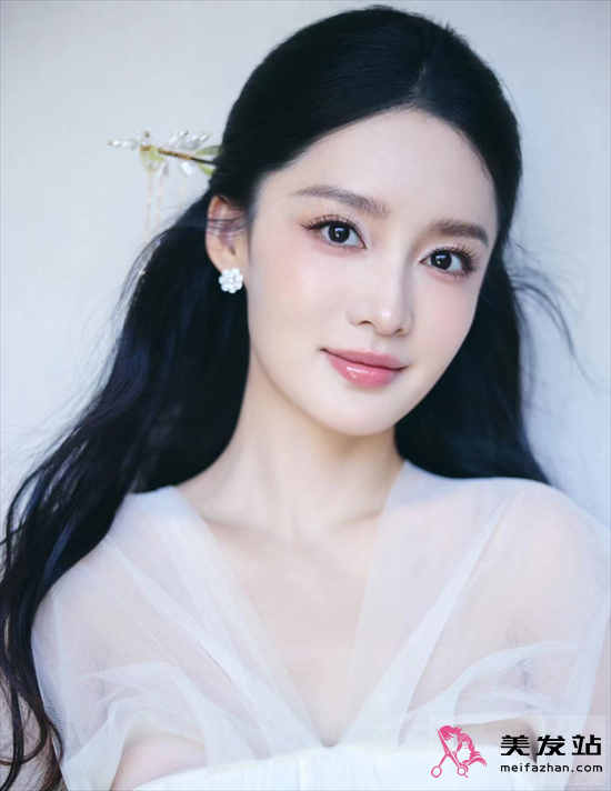 李沁公主頭半扎發(fā) 夏季度假風(fēng)造型