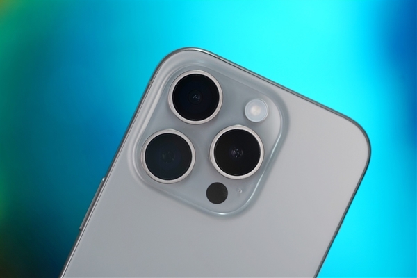 降價起作用了！iPhone 15 Pro Max一季度賣爆：成全球銷量高手機